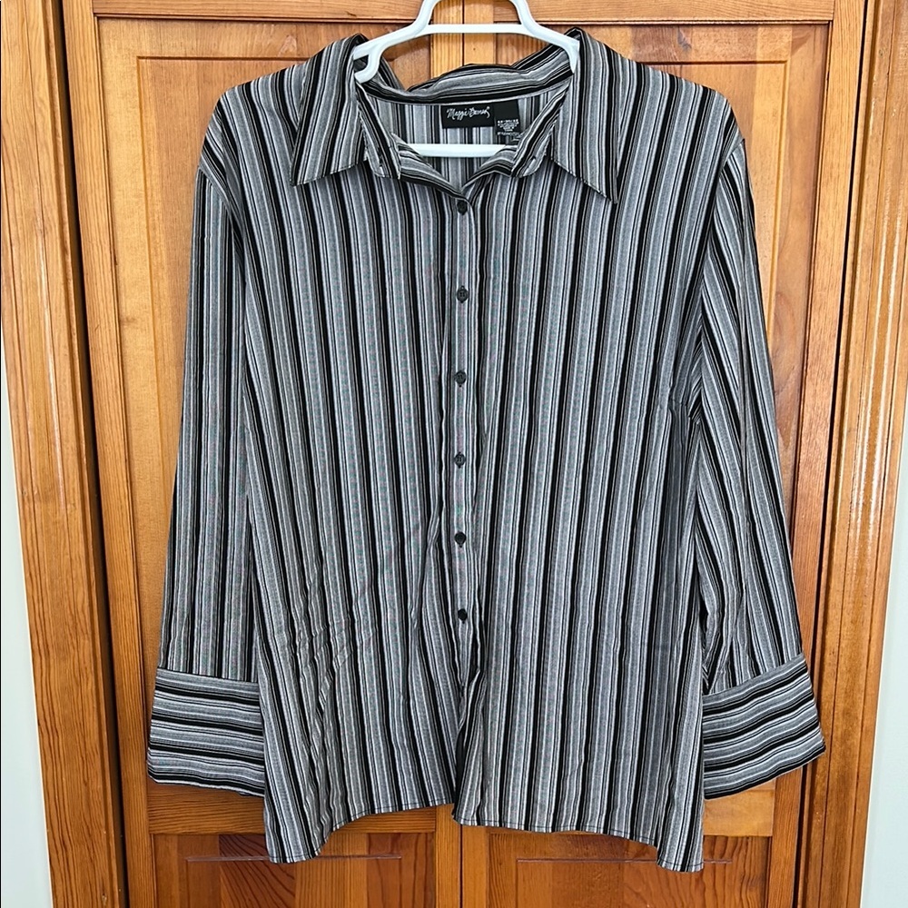 Maggie Barnes Black & White Button‑Front Shirt – Plus 4X (30/32) – EUC Long‑Slee
